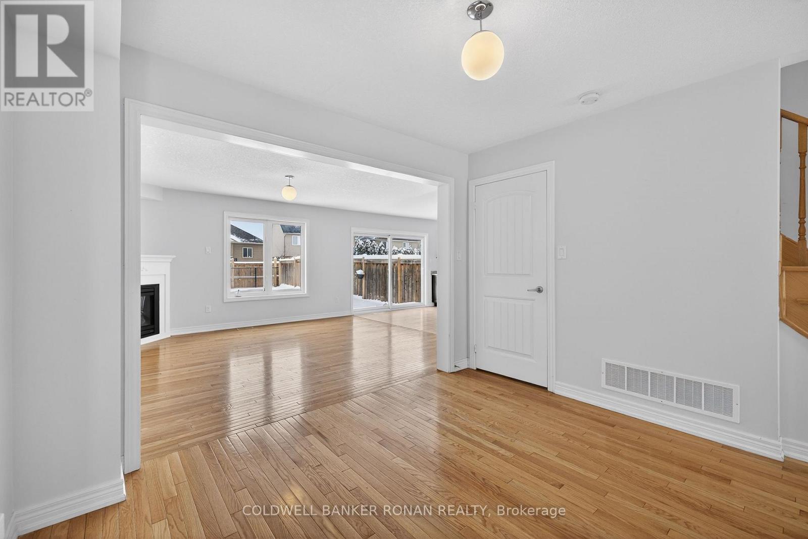 83 Swenson Street, New Tecumseth, Ontario  L9R 0K3 - Photo 5 - N12710996