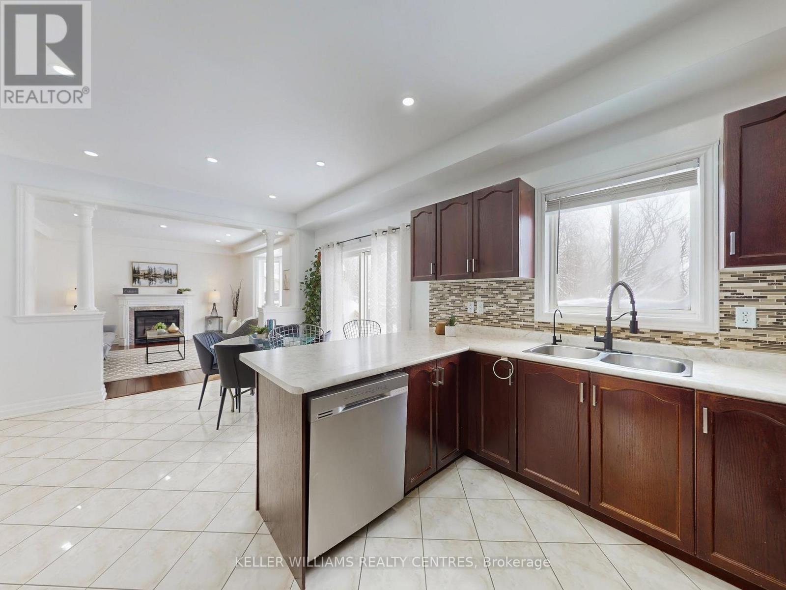 19 Thrushwood Drive, Barrie, Ontario  L4N 0Z1 - Photo 9 - S12711086