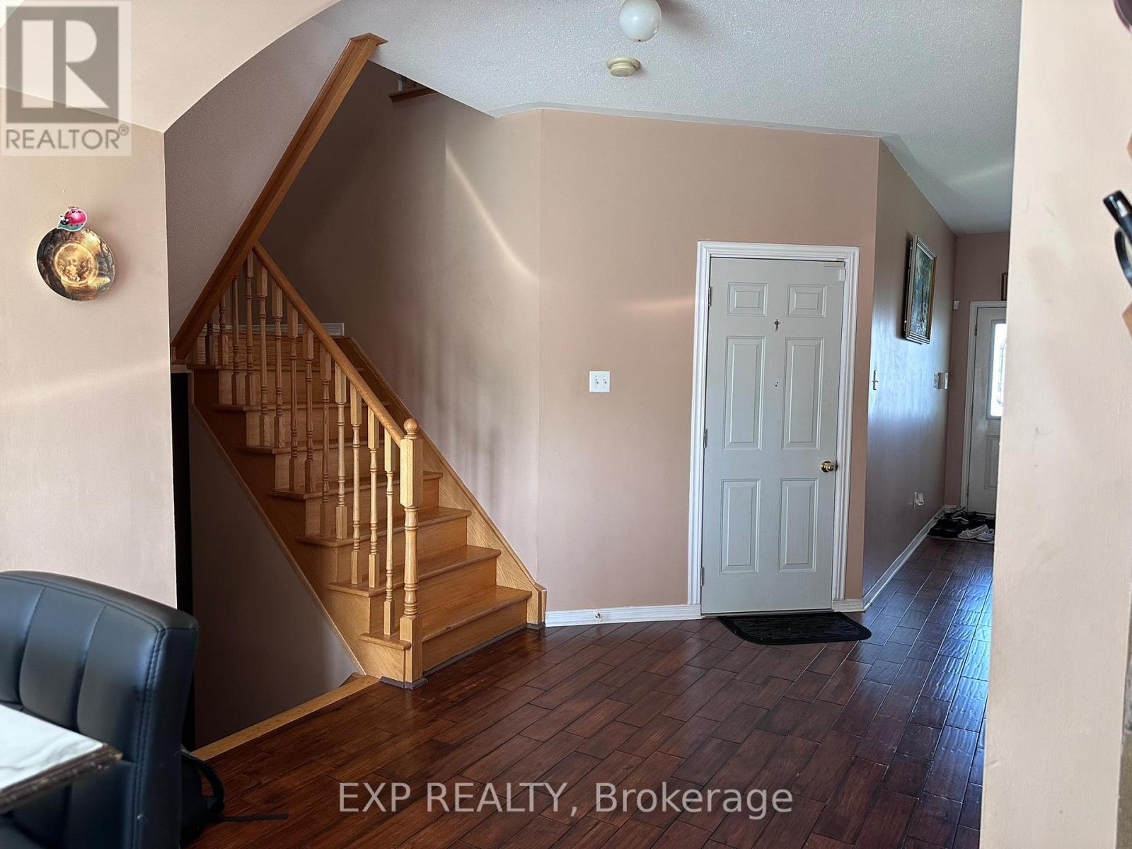 60 Oranmore Crescent, Brampton, Ontario  L6X 0K1 - Photo 3 - W12711022