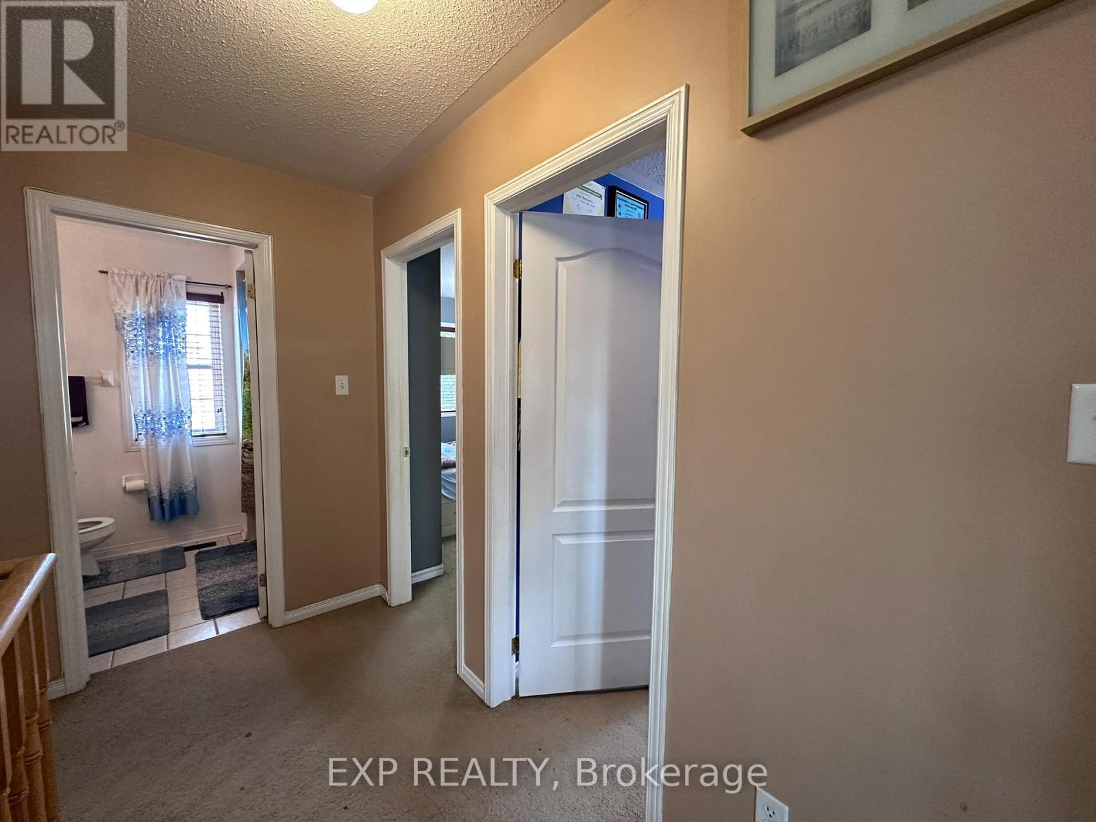 60 Oranmore Crescent, Brampton, Ontario  L6X 0K1 - Photo 5 - W12711022