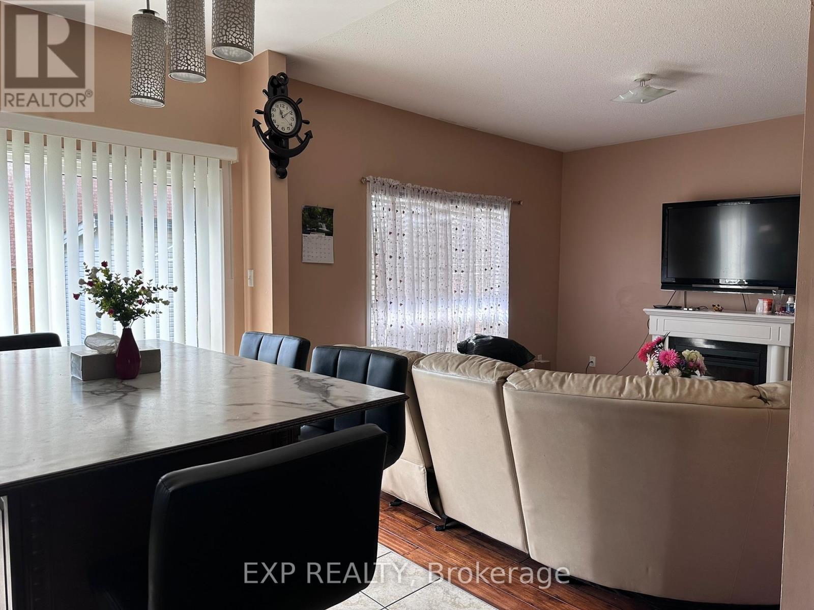 60 Oranmore Crescent, Brampton, Ontario  L6X 0K1 - Photo 7 - W12711022