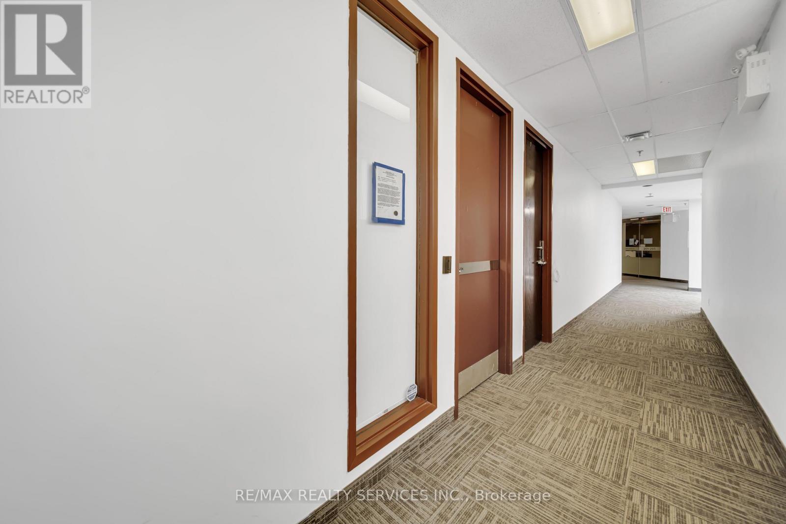 202 - 6660 Kennedy Road, Mississauga, Ontario  L5T 2M9 - Photo 2 - W12711030