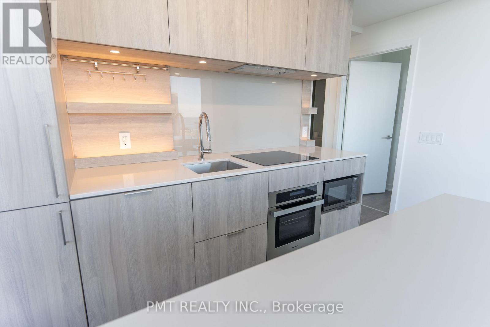 1008 - 28 Ann Street, Mississauga, Ontario  L5G 0E1 - Photo 4 - W12711110