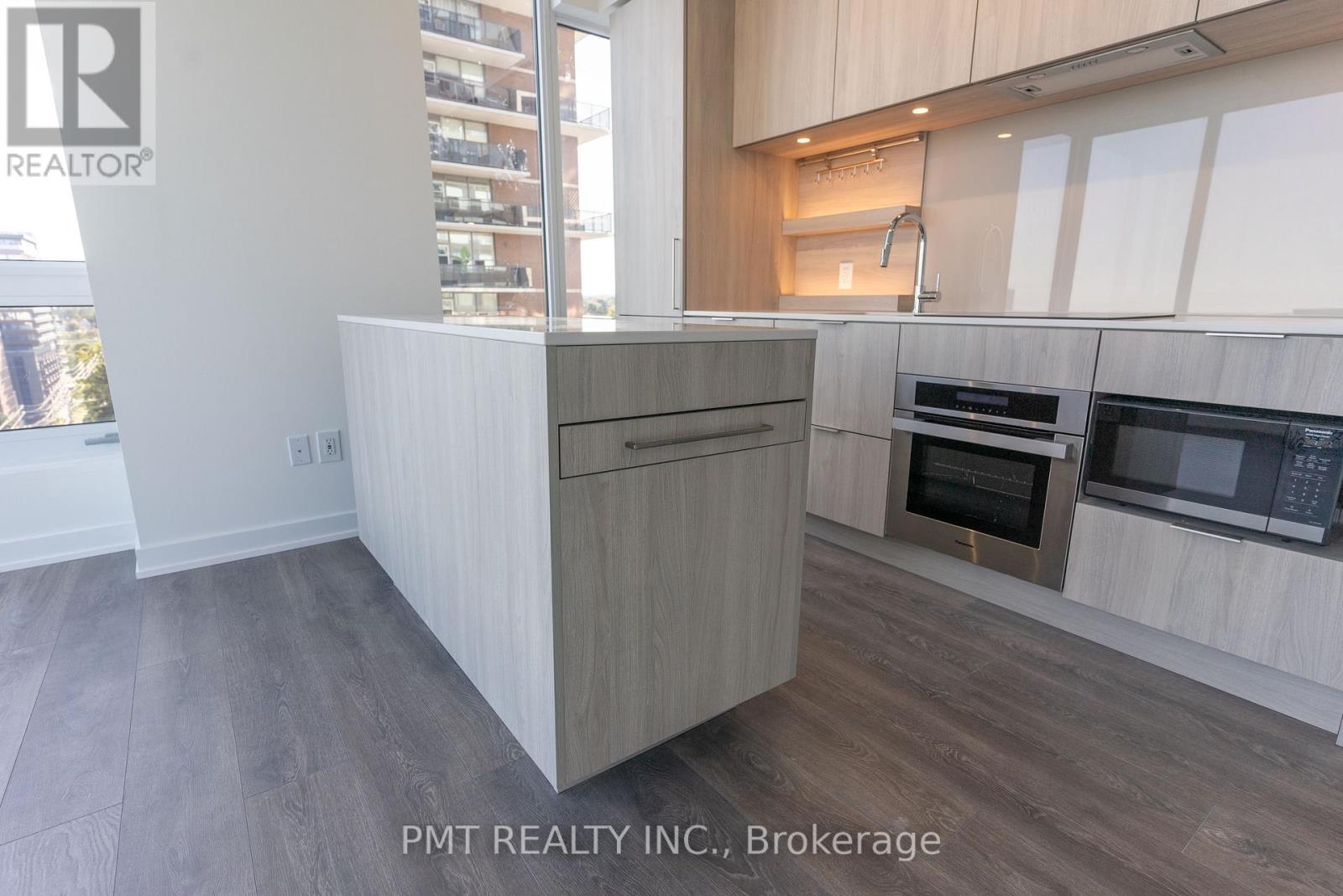 1008 - 28 Ann Street, Mississauga, Ontario  L5G 0E1 - Photo 6 - W12711110