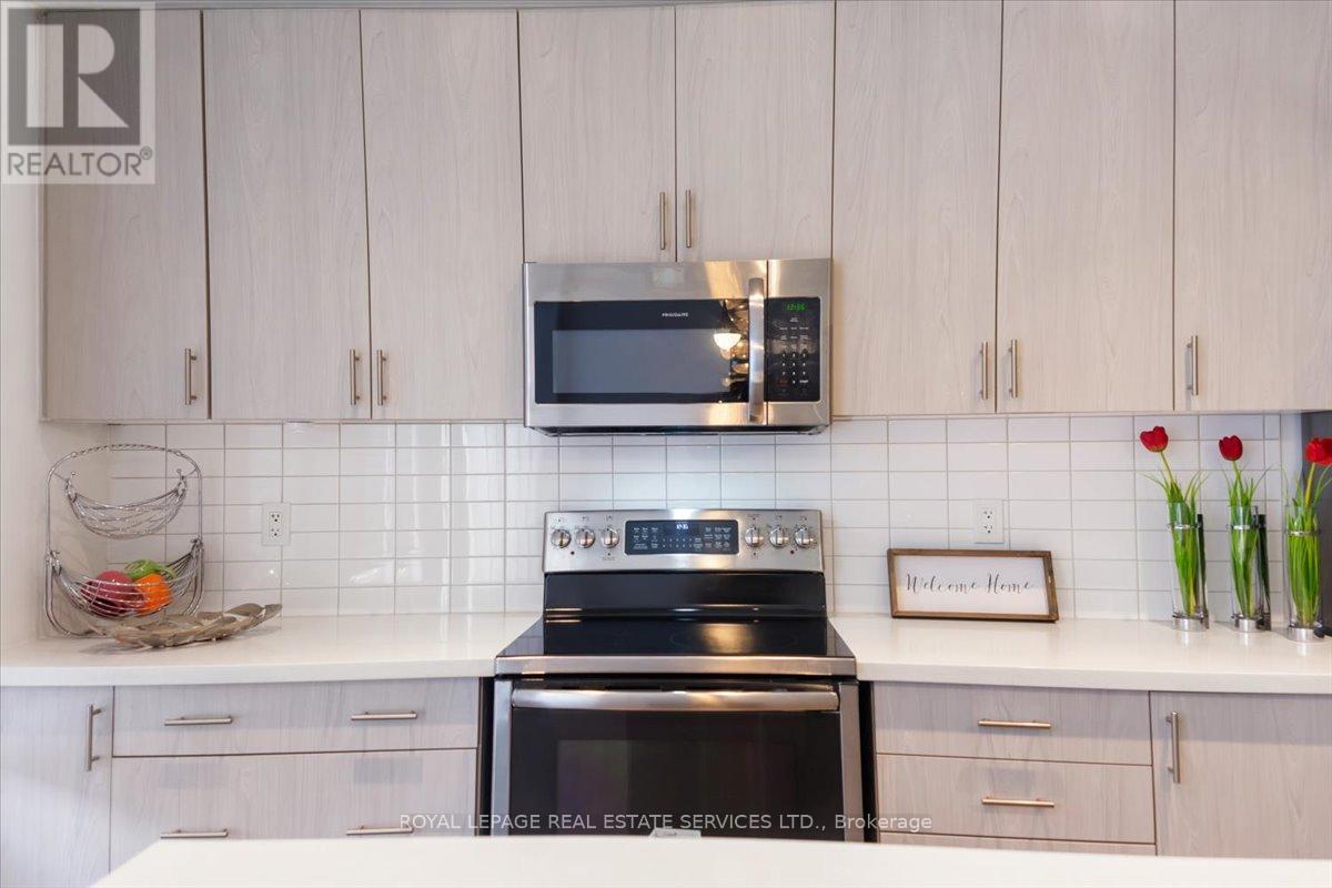 1365 Farmstead Drive, Milton, Ontario  L9E 1K4 - Photo 10 - W12711152