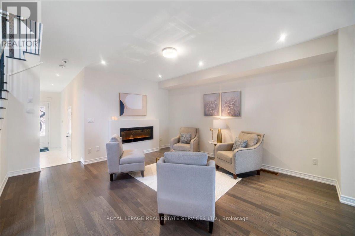 1365 Farmstead Drive, Milton, Ontario  L9E 1K4 - Photo 12 - W12711152