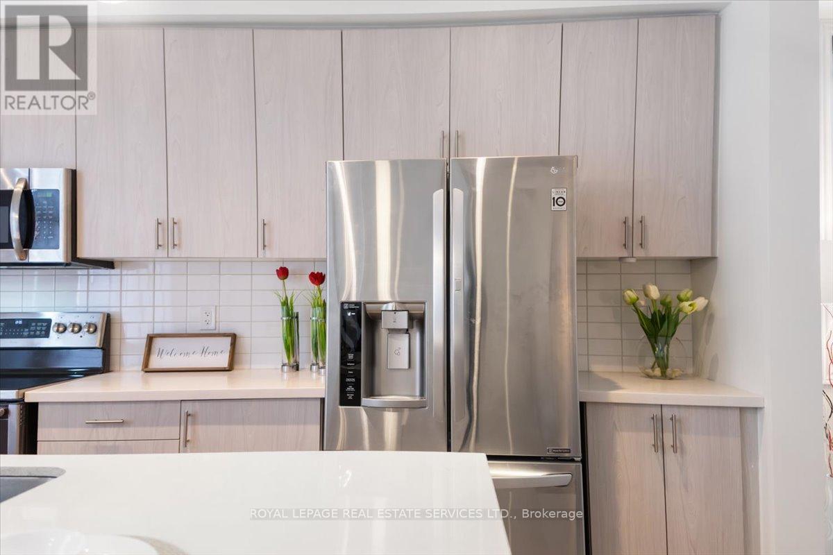 1365 Farmstead Drive, Milton, Ontario  L9E 1K4 - Photo 8 - W12711152