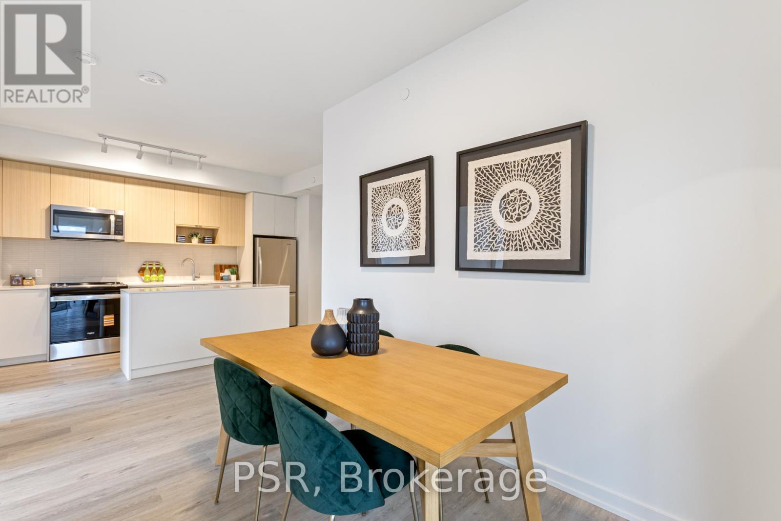 525 - 4365 Bloor Street W, Toronto (Markland Wood), Ontario  M9C 1R3 - Photo 4 - W12711176