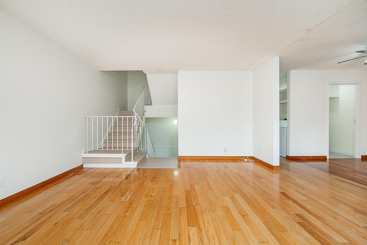 10570 Holly Park Lane, Surrey, British Columbia  V3R 6X9 - Photo 3 - R3044312