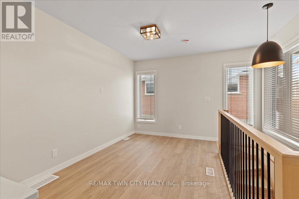 3 - 2 Pipers Green Court, Kitchener, Ontario  N2E 3C6 - Photo 11 - X12711092