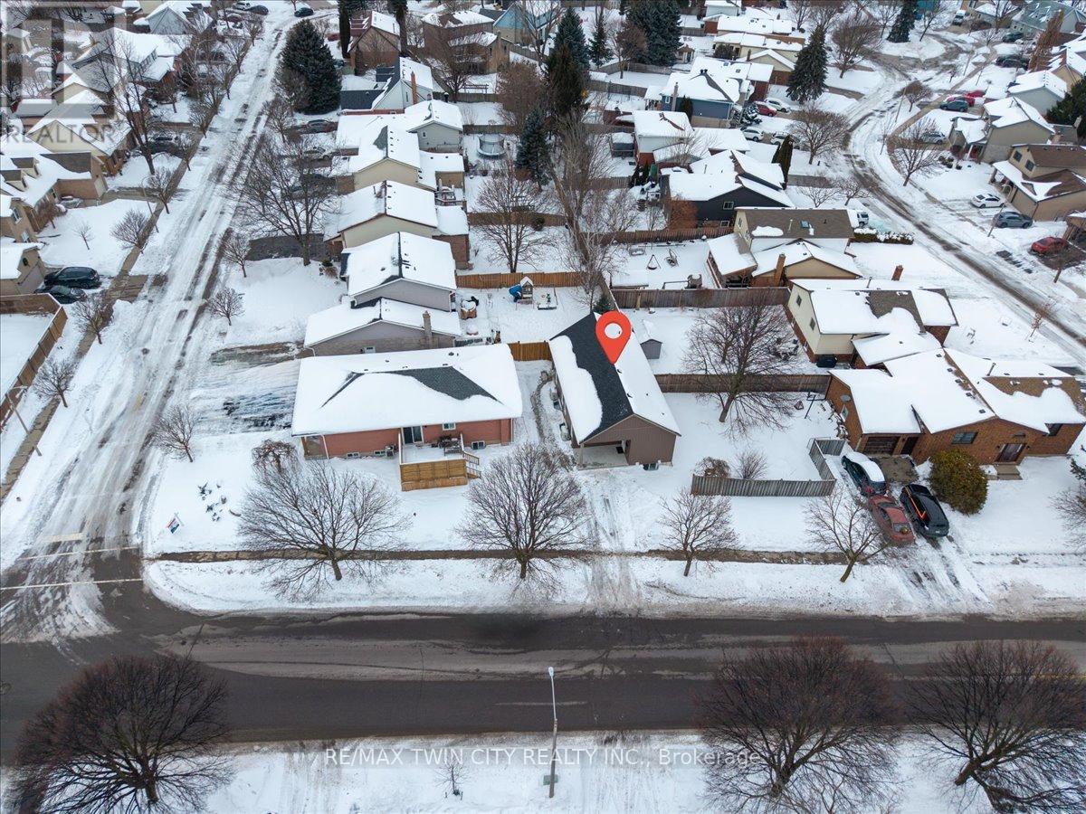 3 - 2 Pipers Green Court, Kitchener, Ontario  N2E 3C6 - Photo 29 - X12711092