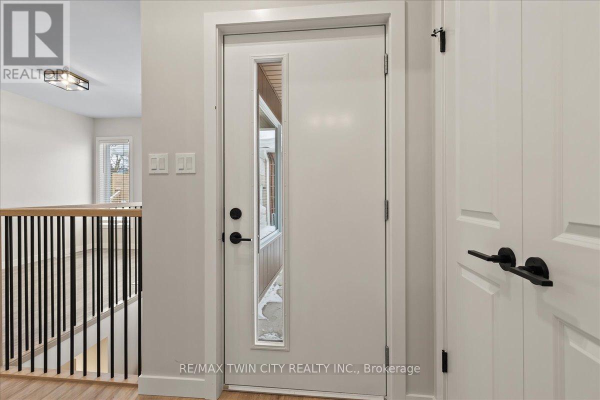 3 - 2 Pipers Green Court, Kitchener, Ontario  N2E 3C6 - Photo 3 - X12711092