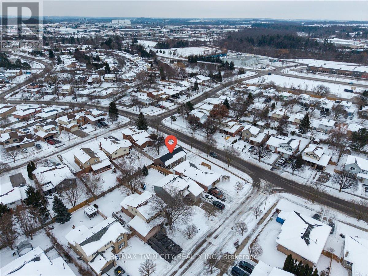 3 - 2 Pipers Green Court, Kitchener, Ontario  N2E 3C6 - Photo 31 - X12711092