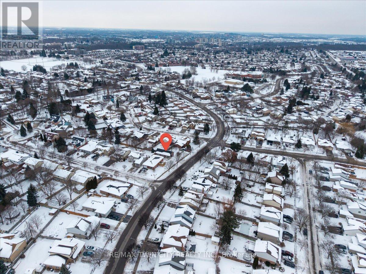 3 - 2 Pipers Green Court, Kitchener, Ontario  N2E 3C6 - Photo 32 - X12711092