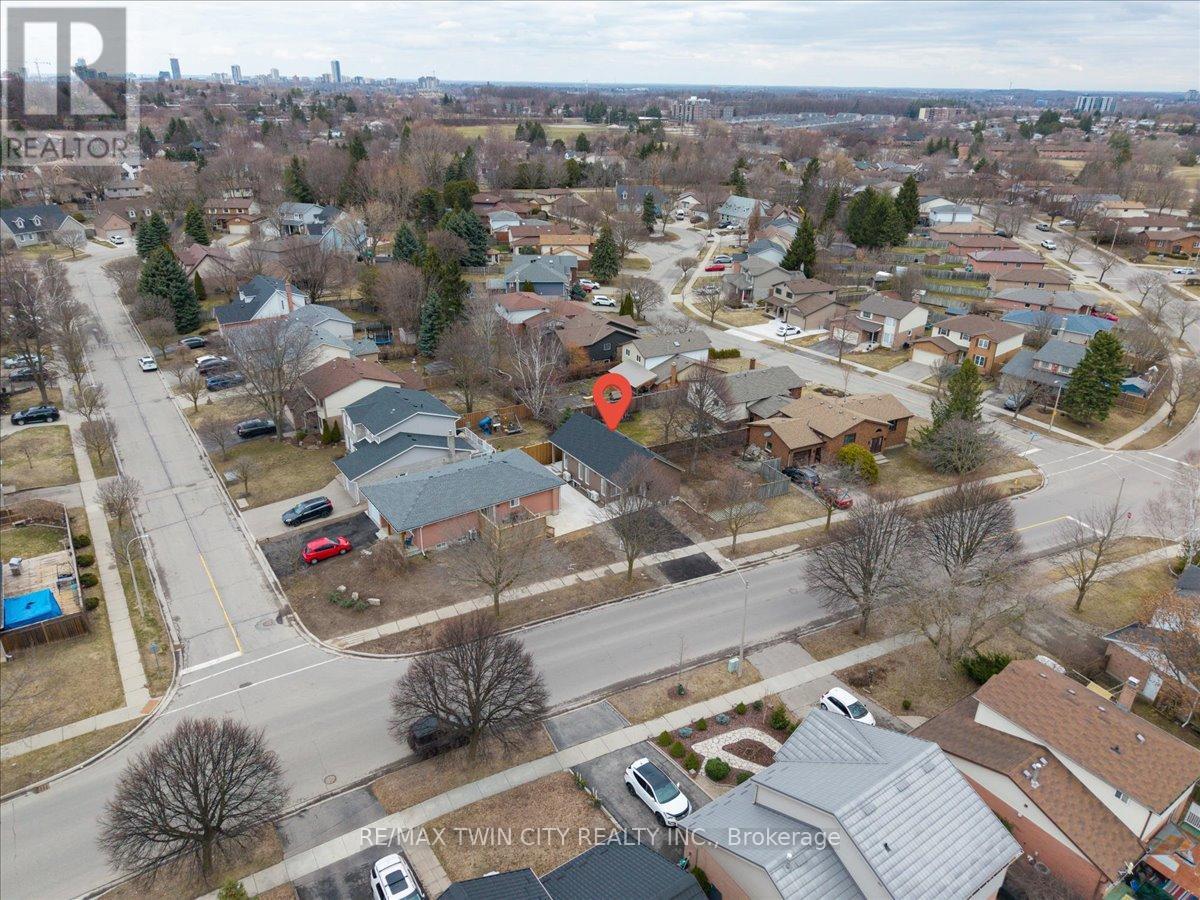 3 - 2 Pipers Green Court, Kitchener, Ontario  N2E 3C6 - Photo 37 - X12711092