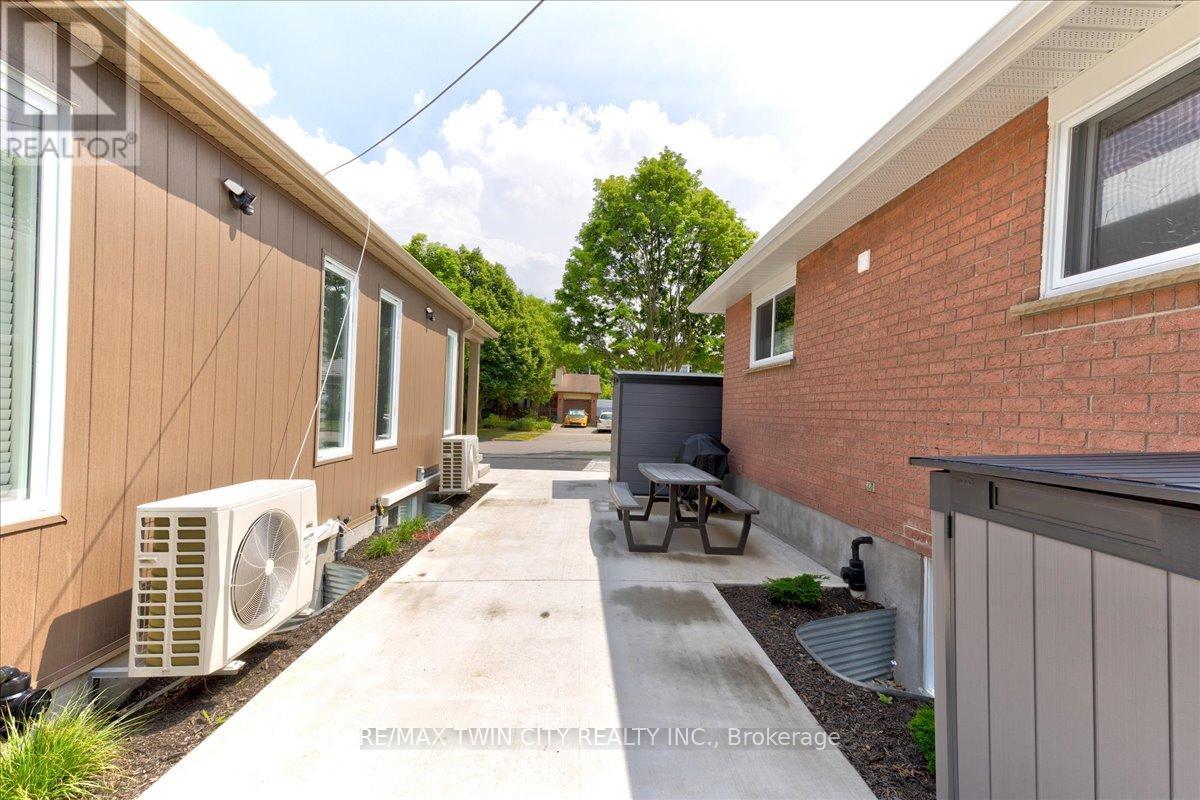 3 - 2 Pipers Green Court, Kitchener, Ontario  N2E 3C6 - Photo 45 - X12711092