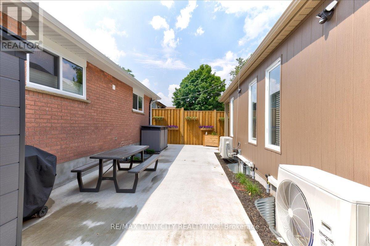 3 - 2 Pipers Green Court, Kitchener, Ontario  N2E 3C6 - Photo 46 - X12711092