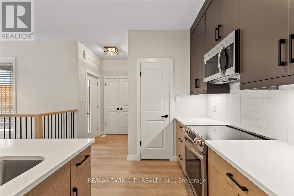 3 - 2 Pipers Green Court, Kitchener, Ontario  N2E 3C6 - Photo 9 - X12711092