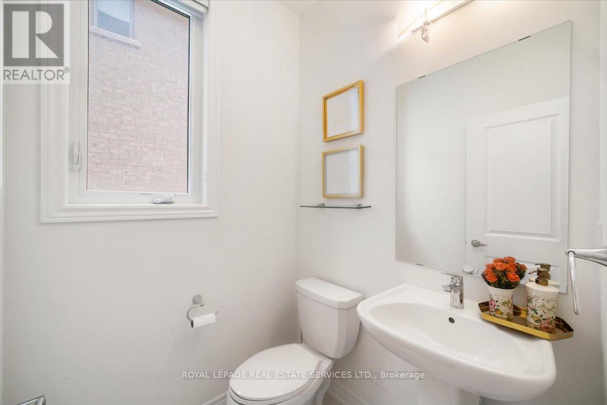 1365 Farmstead Drive, Milton, Ontario  L9E 1K4 - Photo 16 - W12711152