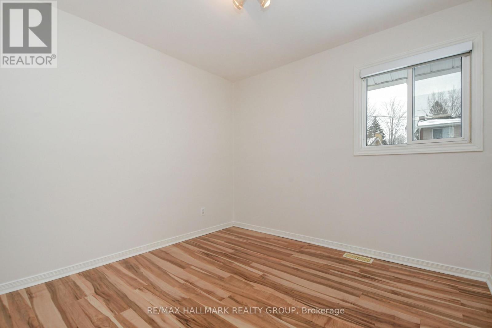 2223 Martha Avenue, Ottawa, Ontario  K1G 1K8 - Photo 17 - X12691608