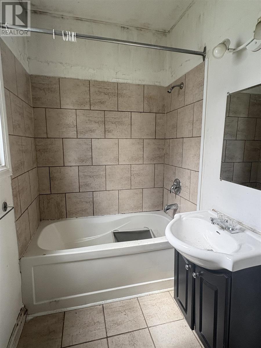 231 Brown St, Sault Ste. Marie, Ontario P6A 1N8 - Photo 13 - SM260136