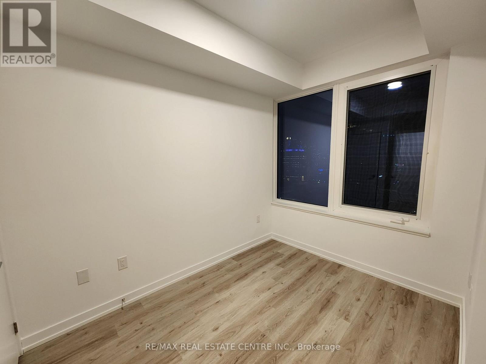 1305 - 395 Square One Drive, Mississauga, Ontario  L5B 0P6 - Photo 22 - W12707902