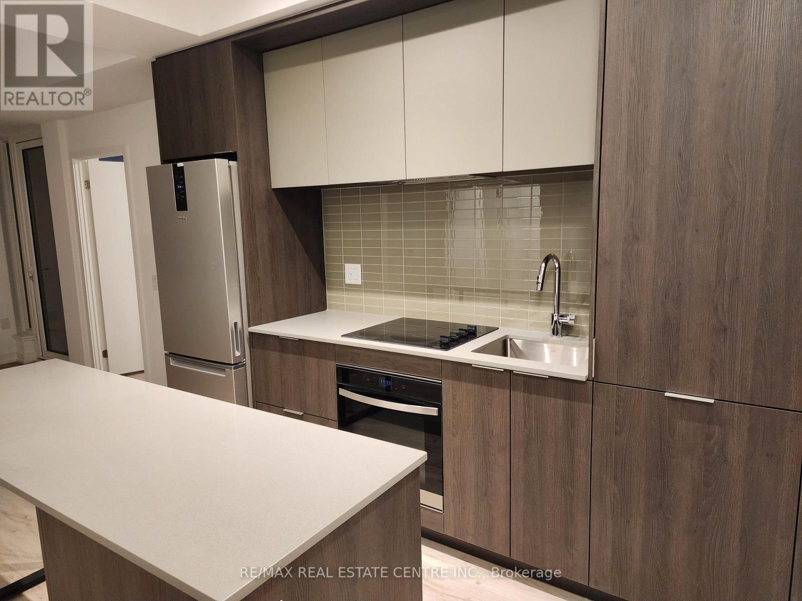 1305 - 395 Square One Drive, Mississauga, Ontario  L5B 0P6 - Photo 4 - W12707902