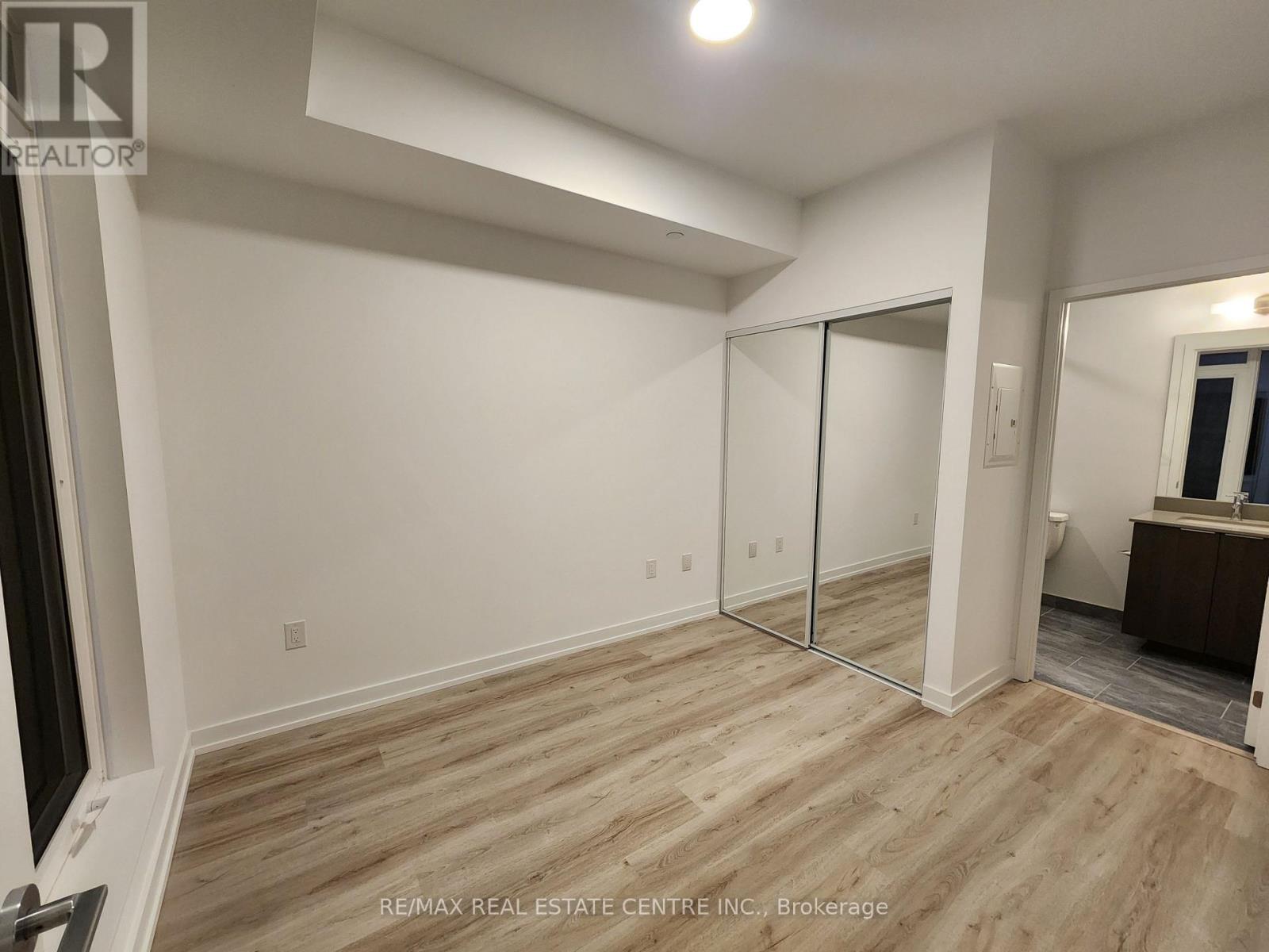 1305 - 395 Square One Drive, Mississauga, Ontario  L5B 0P6 - Photo 17 - W12707902