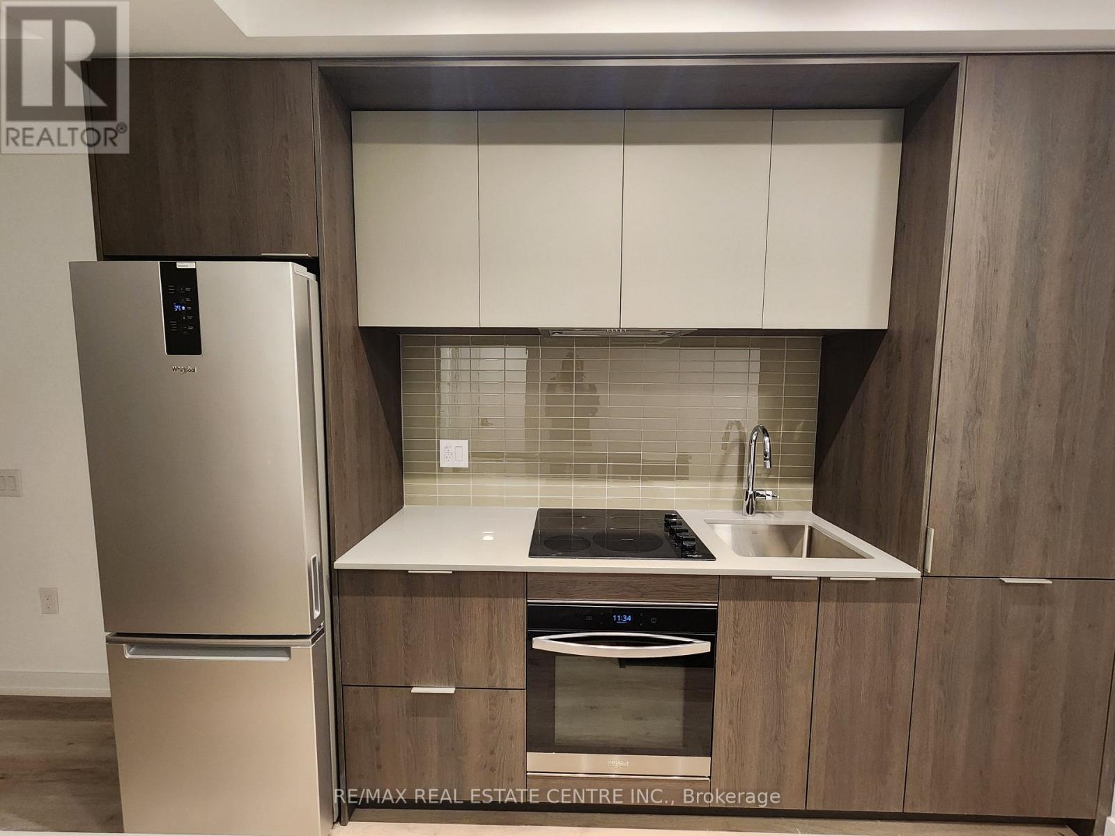 1305 - 395 Square One Drive, Mississauga, Ontario  L5B 0P6 - Photo 10 - W12707902