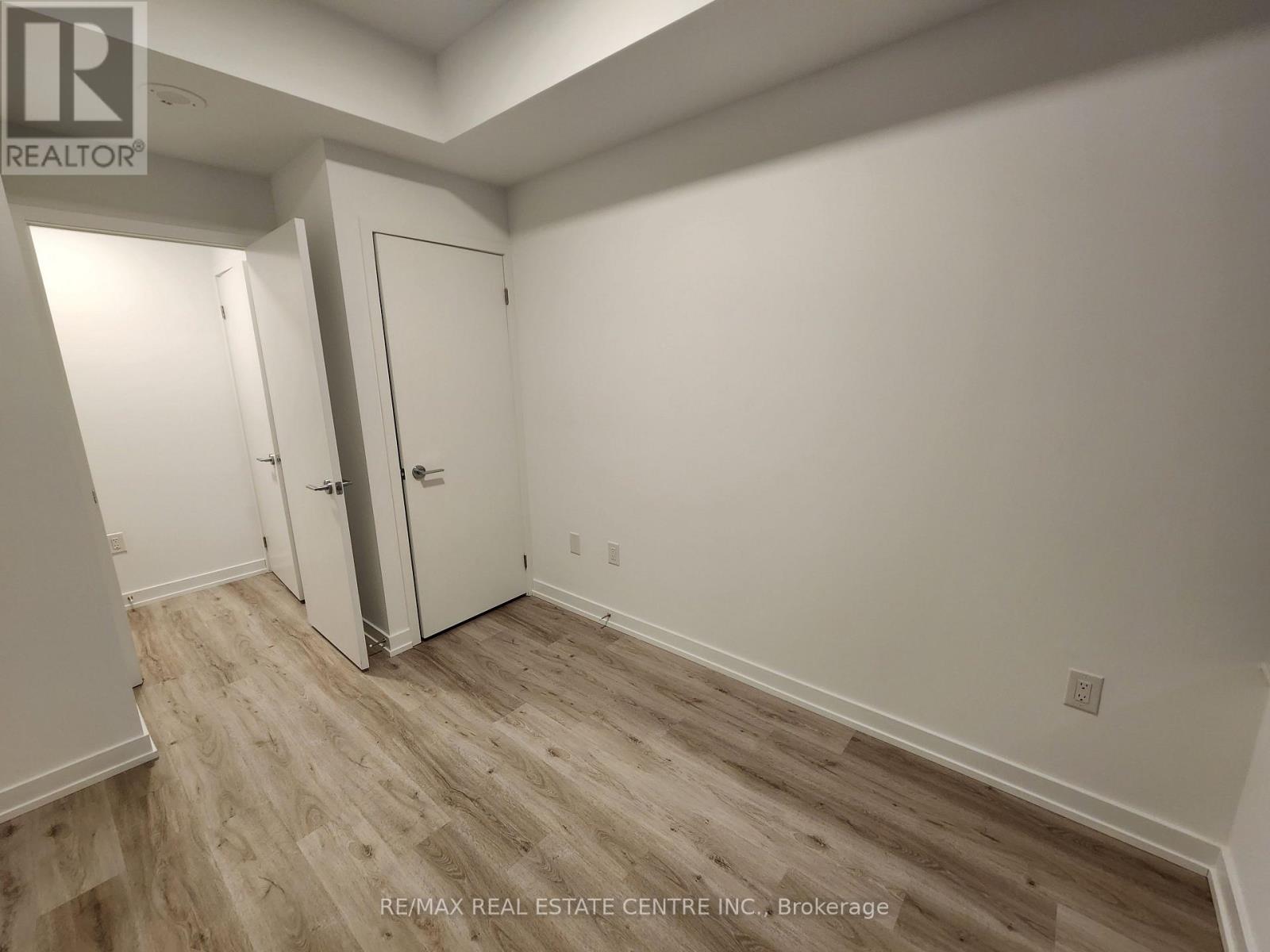 1305 - 395 Square One Drive, Mississauga, Ontario  L5B 0P6 - Photo 25 - W12707902