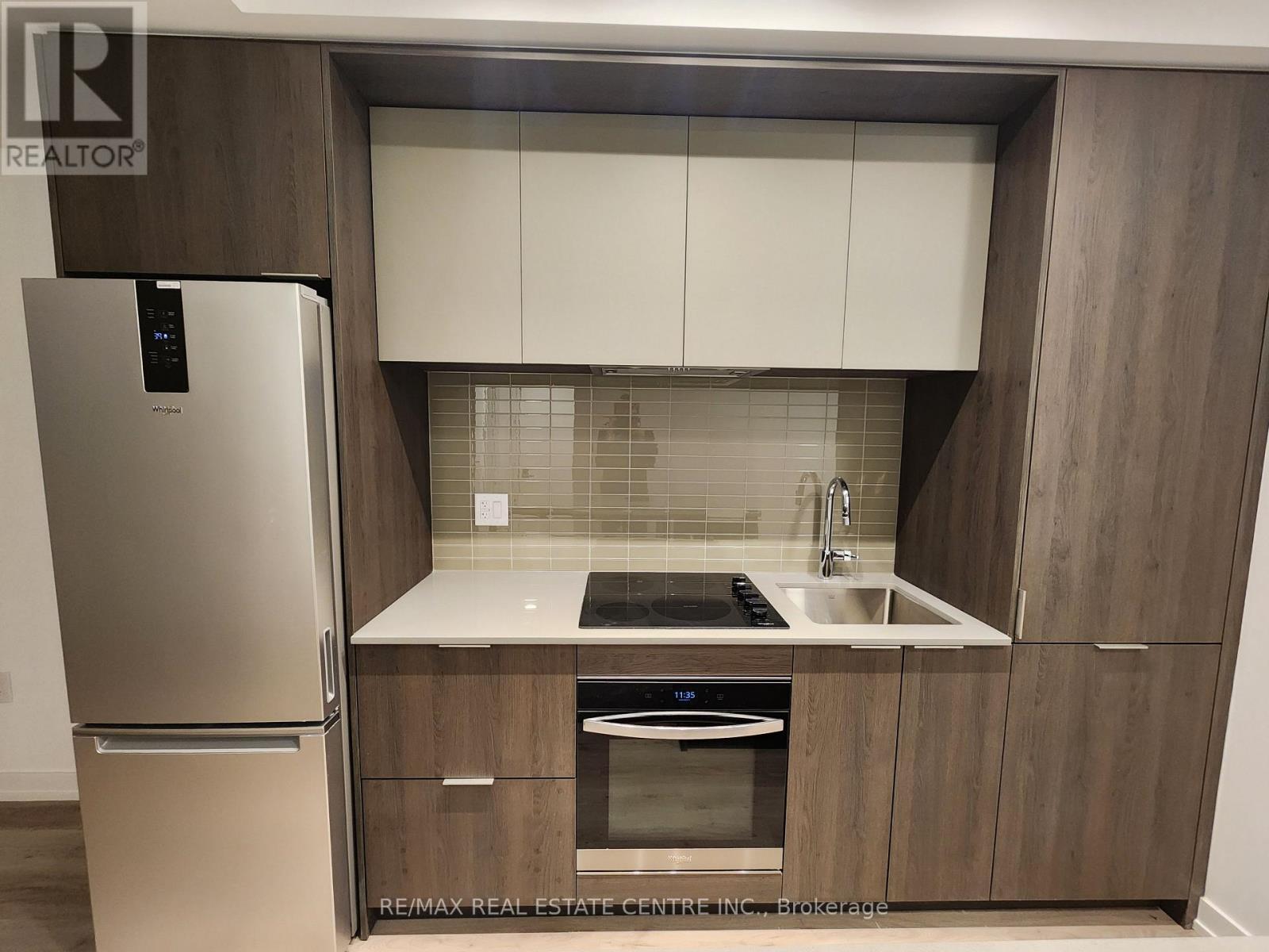 1305 - 395 Square One Drive, Mississauga, Ontario  L5B 0P6 - Photo 11 - W12707902