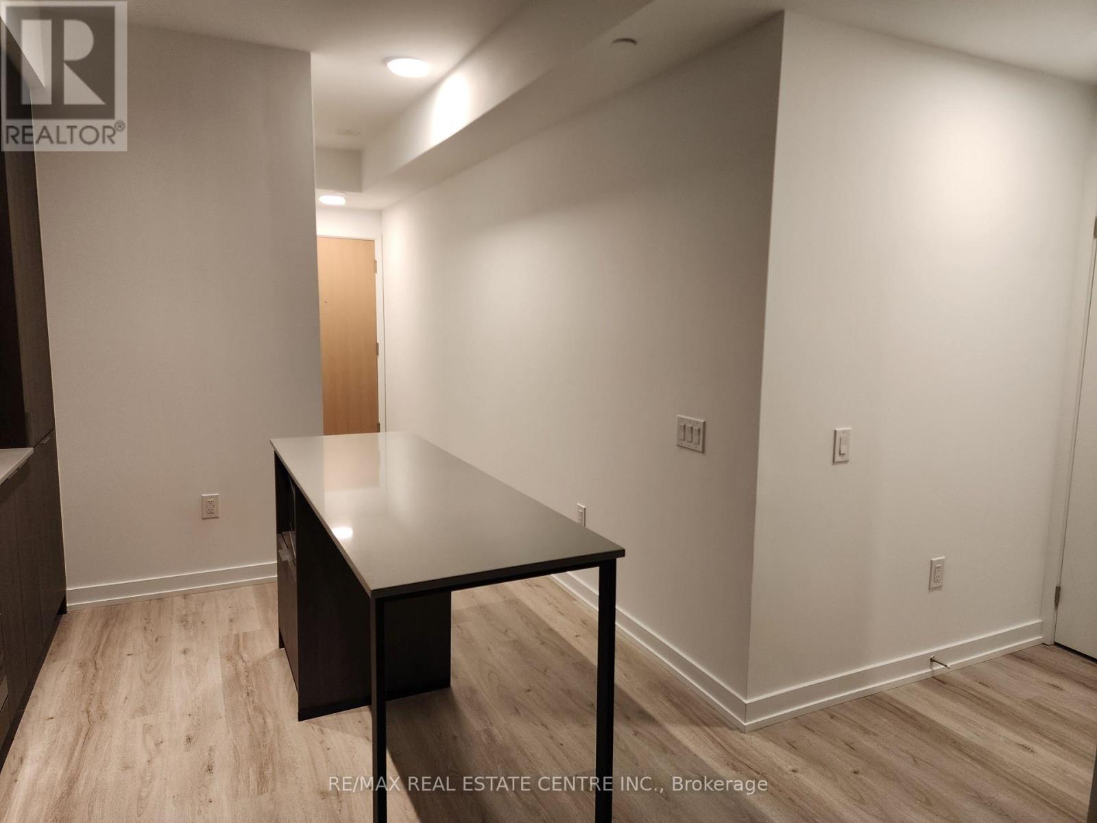 1305 - 395 Square One Drive, Mississauga, Ontario  L5B 0P6 - Photo 7 - W12707902