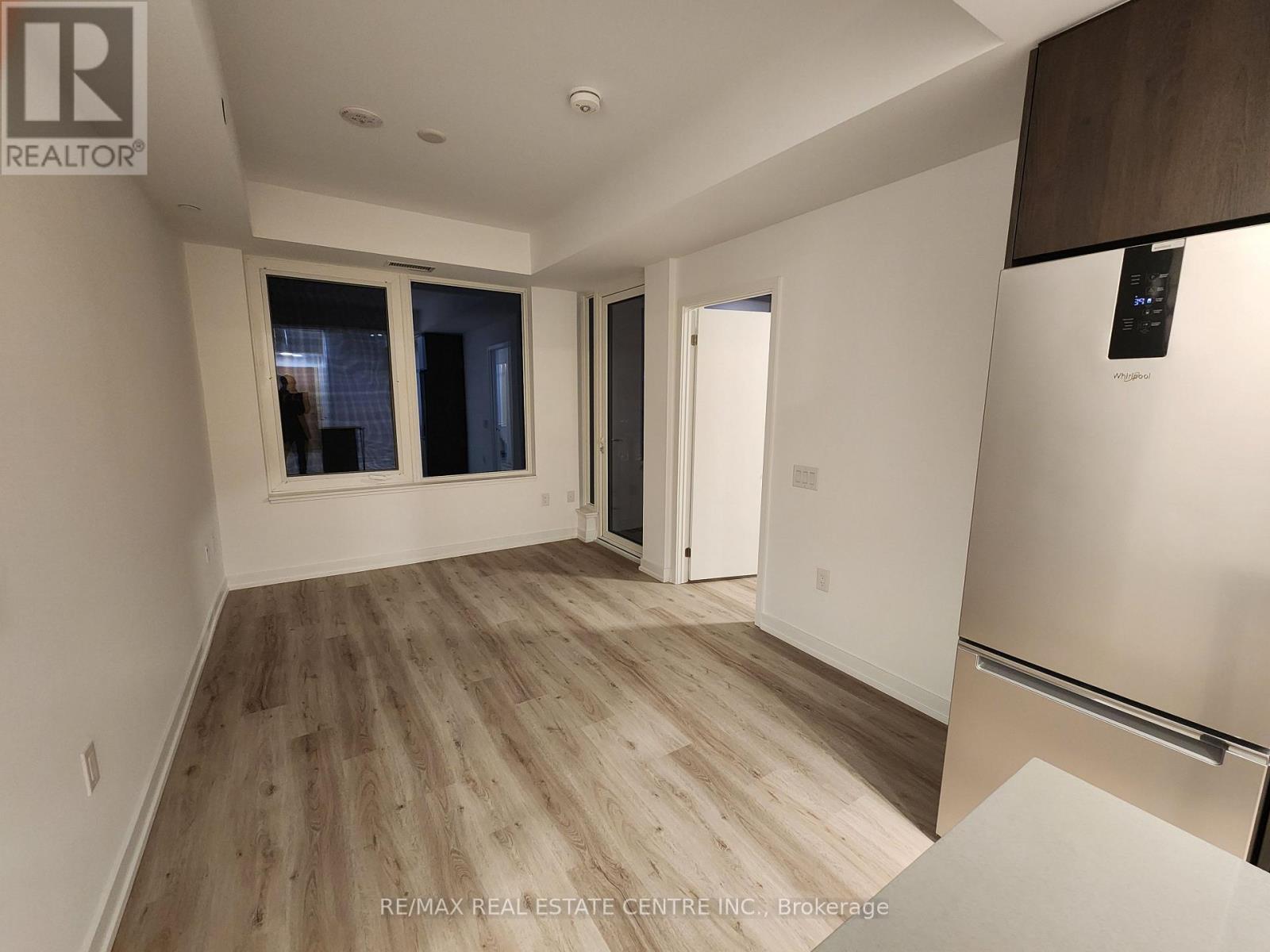 1305 - 395 Square One Drive, Mississauga, Ontario  L5B 0P6 - Photo 12 - W12707902