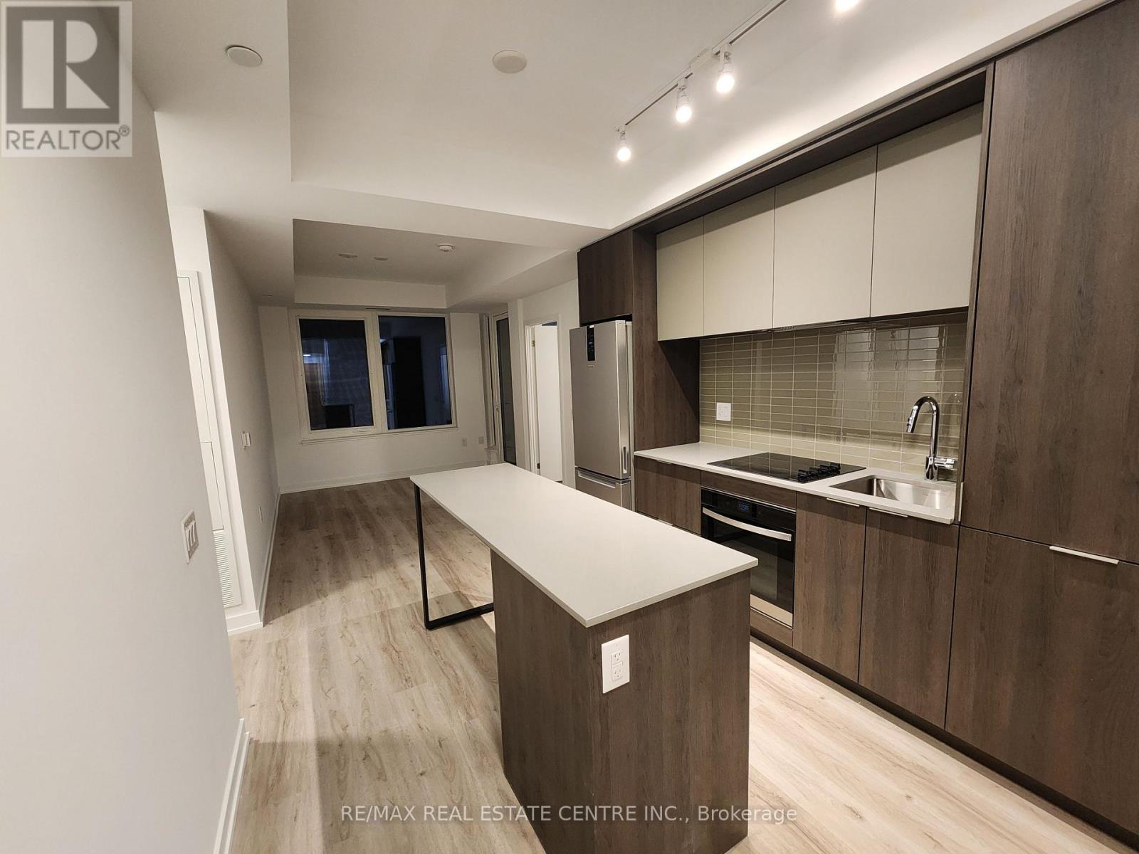 1305 - 395 Square One Drive, Mississauga, Ontario  L5B 0P6 - Photo 13 - W12707902