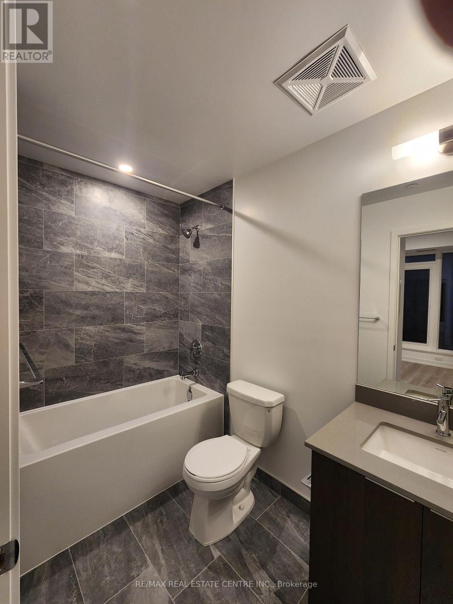 1305 - 395 Square One Drive, Mississauga, Ontario  L5B 0P6 - Photo 20 - W12707902