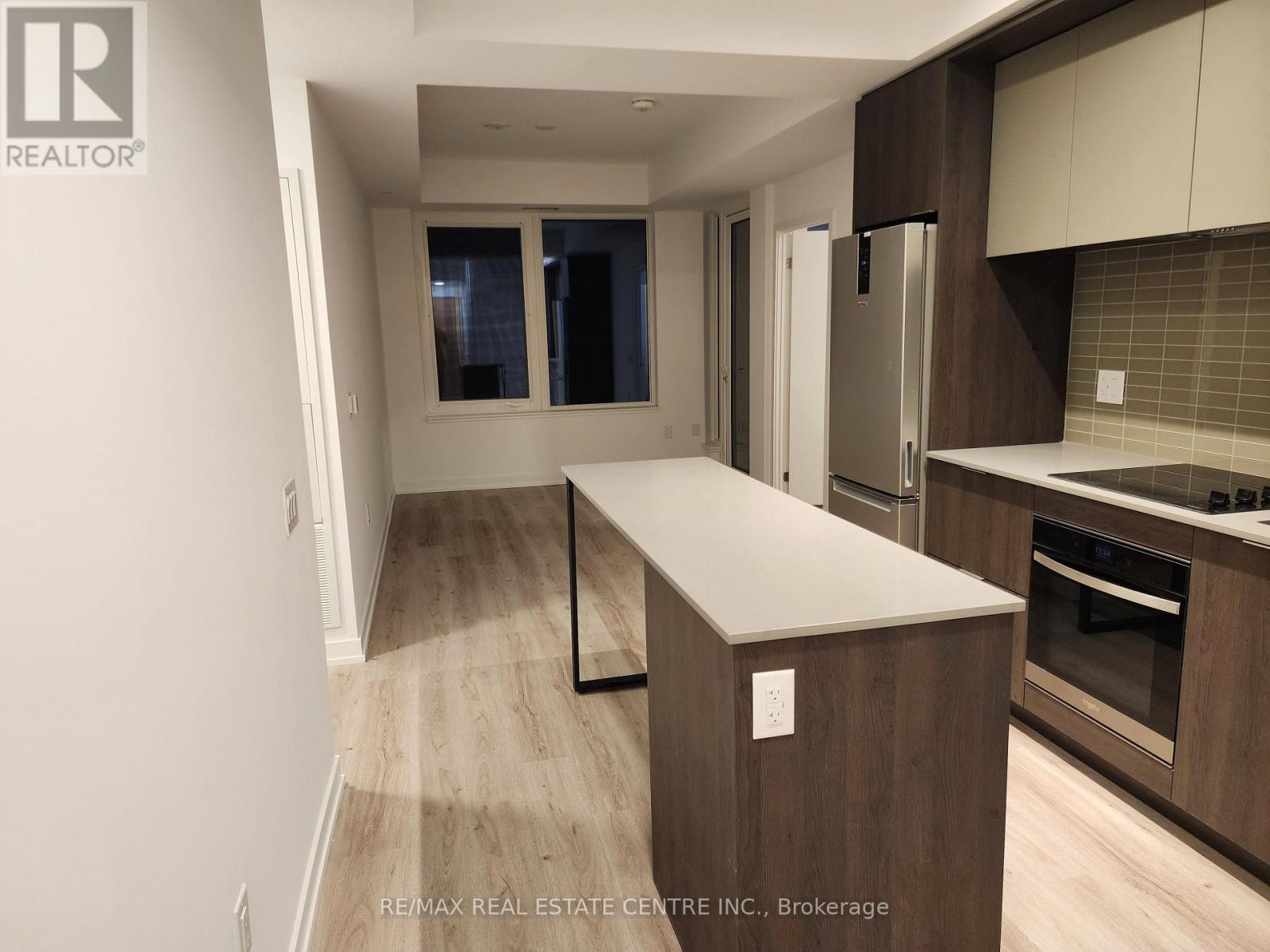 1305 - 395 Square One Drive, Mississauga, Ontario  L5B 0P6 - Photo 9 - W12707902