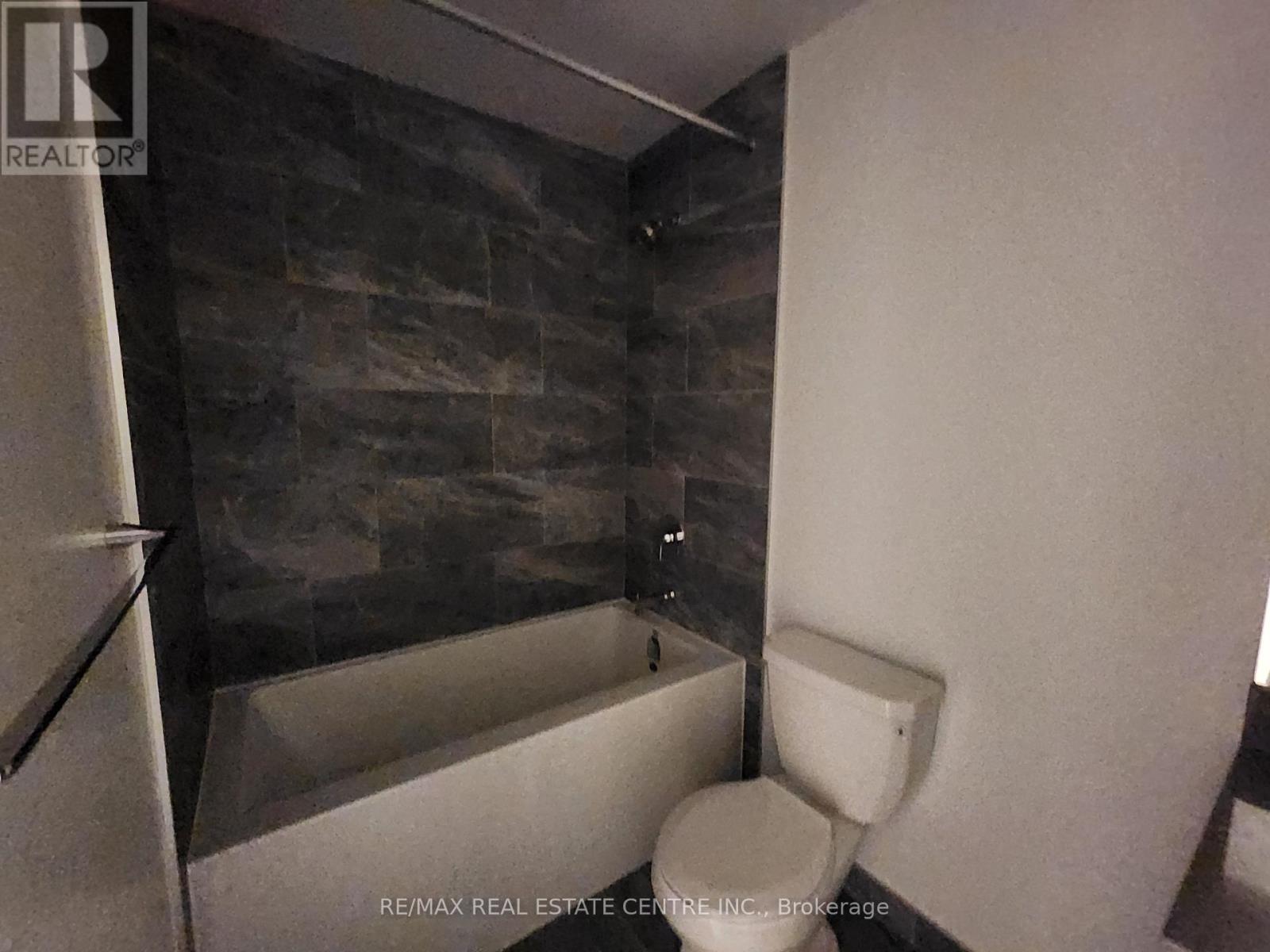 1305 - 395 Square One Drive, Mississauga, Ontario  L5B 0P6 - Photo 21 - W12707902