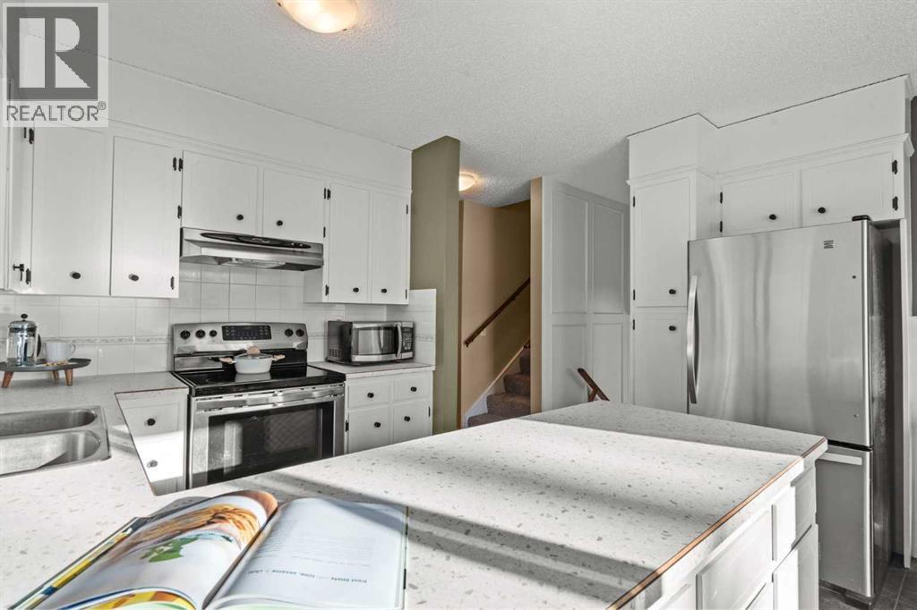 15 Beacham Rise Nw, Calgary, Alberta  T3K 1S1 - Photo 13 - A2279233