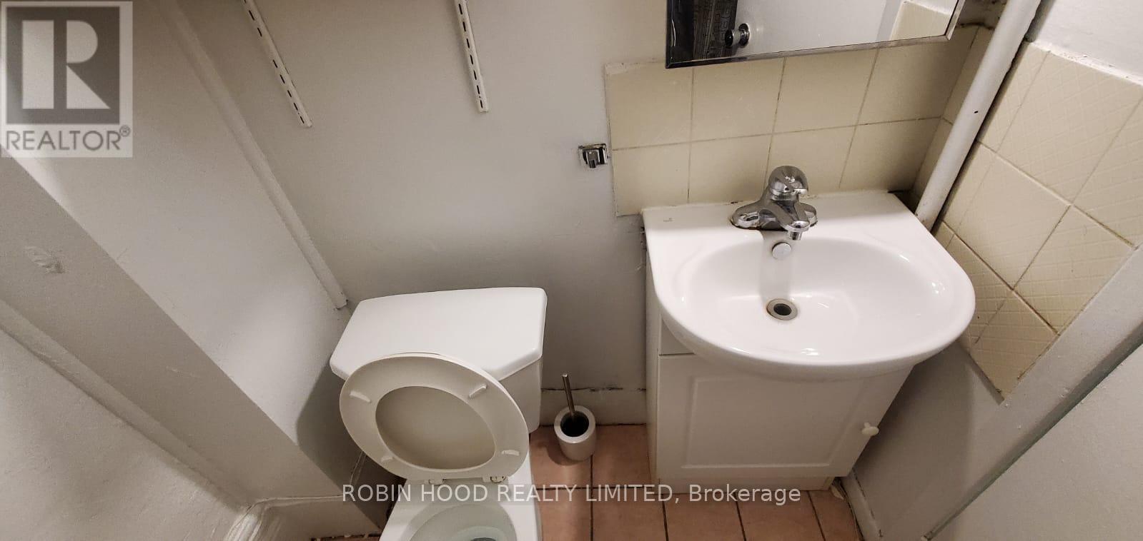 3RD FLOOR - 384 SPADINA AVENUE