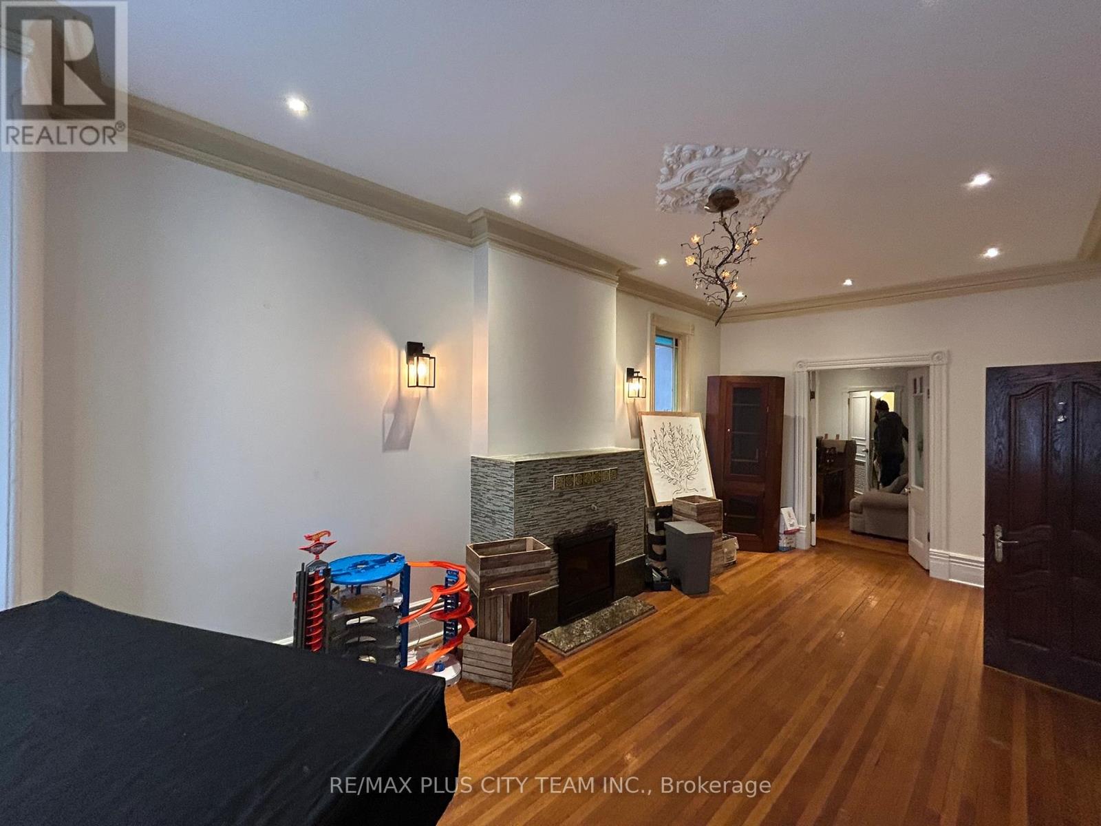 Main - 52 Churchill Avenue, Toronto, Ontario  M6J 2B4 - Photo 5 - C12711262