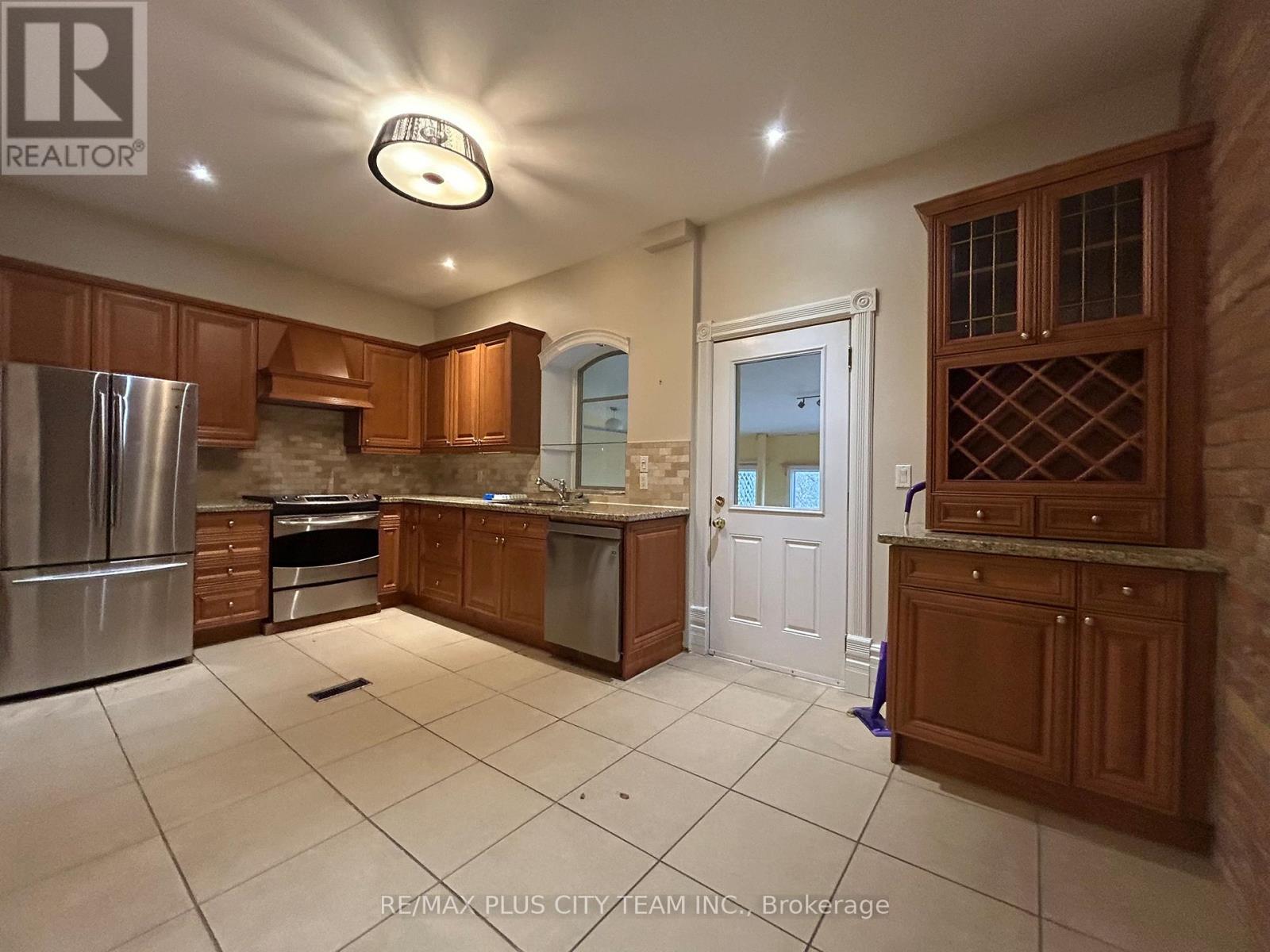 Main - 52 Churchill Avenue, Toronto, Ontario  M6J 2B4 - Photo 6 - C12711262