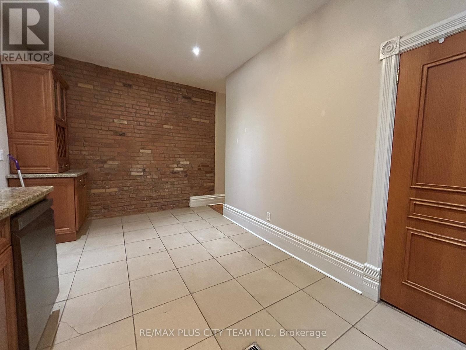 Main - 52 Churchill Avenue, Toronto, Ontario  M6J 2B4 - Photo 8 - C12711262