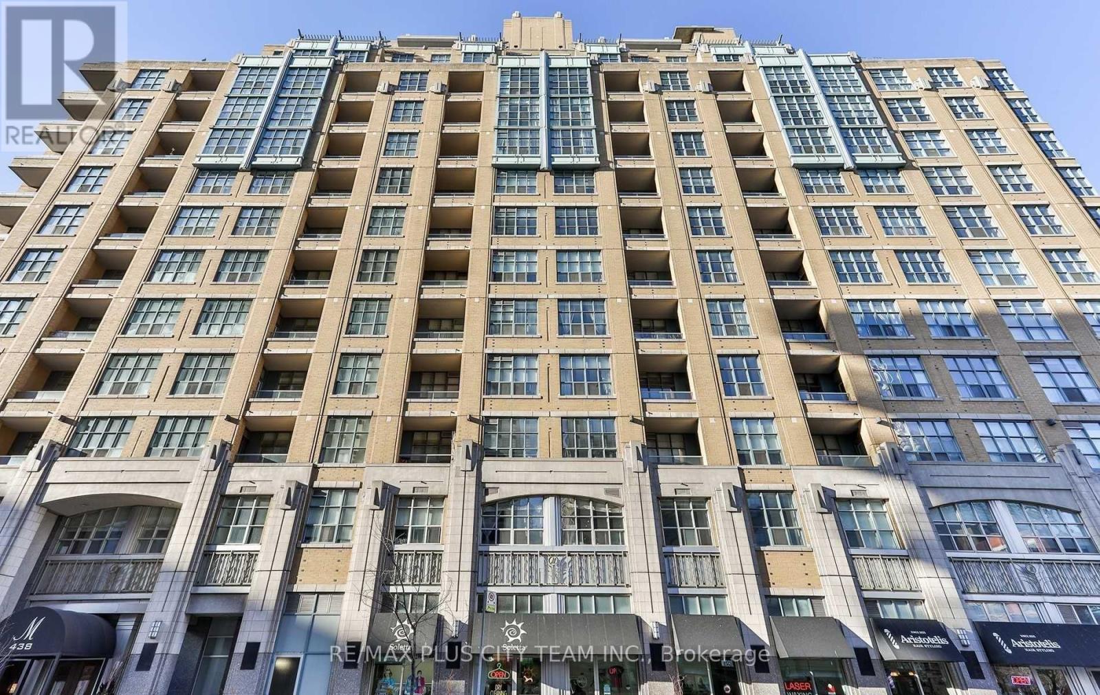 <div class="slider-price">$3,400 Monthly</div><p>415 - 438 Richmond Street W, Toronto, Ontario</p>