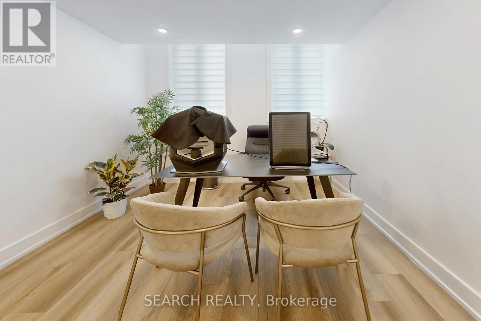 42 Village Centre, Mississauga, Ontario L4Z 1V9 - Photo 1 - W12588440