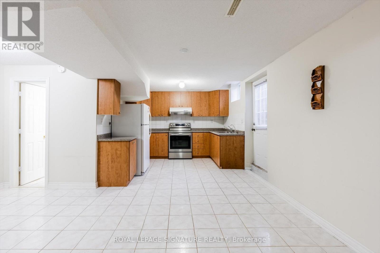 807 Father D'souza Drive, Mississauga, Ontario  L5V 2X5 - Photo 13 - W12711034