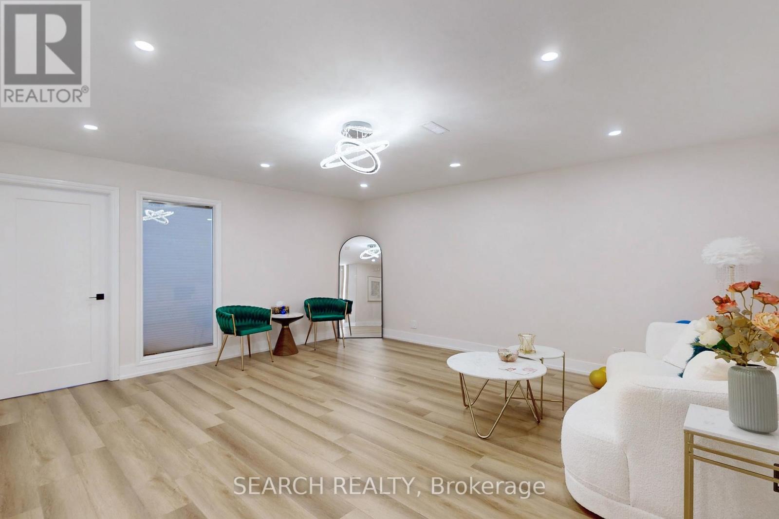 42 Village Centre, Mississauga, Ontario L4Z 1V9 - Photo 3 - W12588440