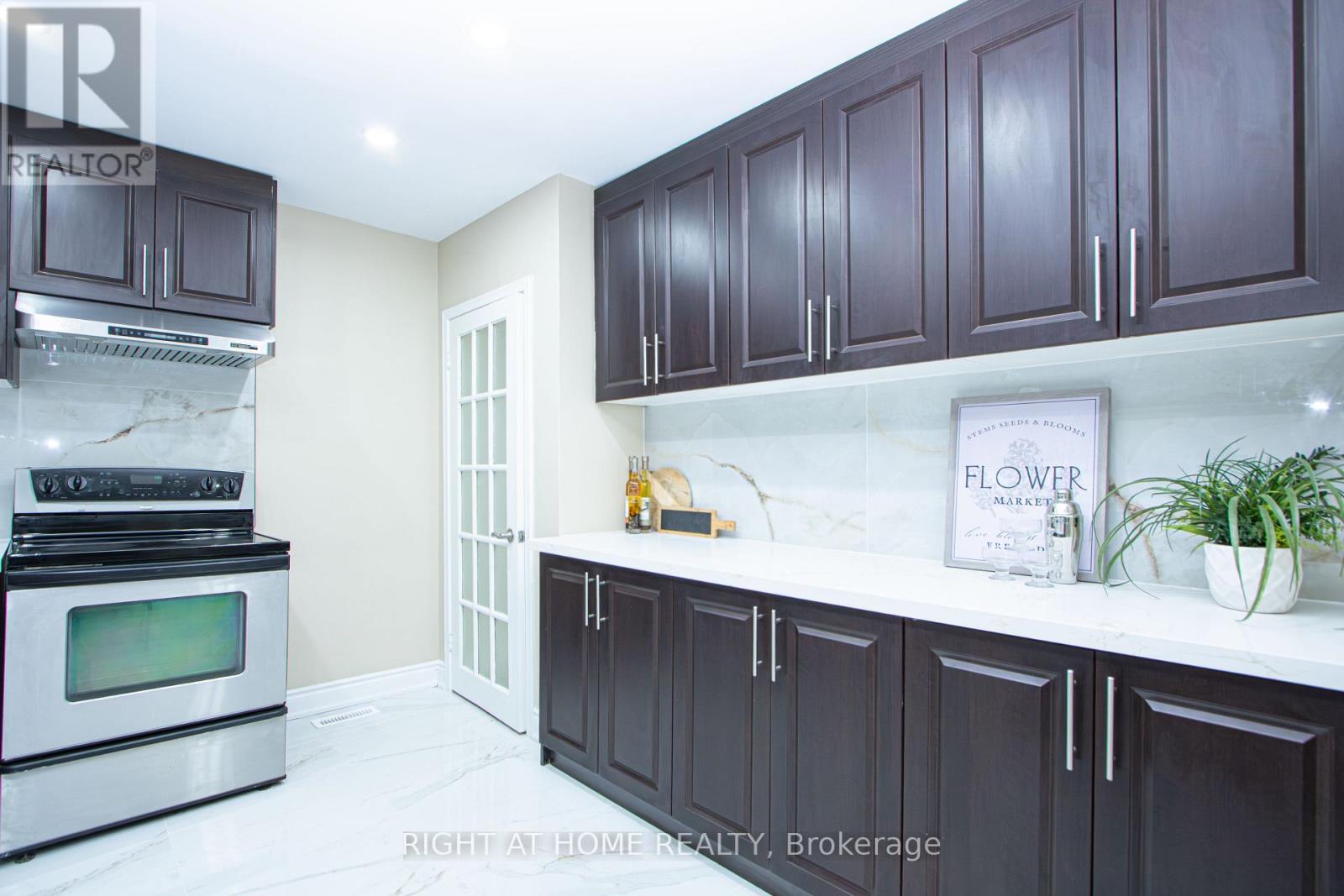 26 Wychwood Parkway, London North, Ontario  N6G 1R5 - Photo 10 - X12710968