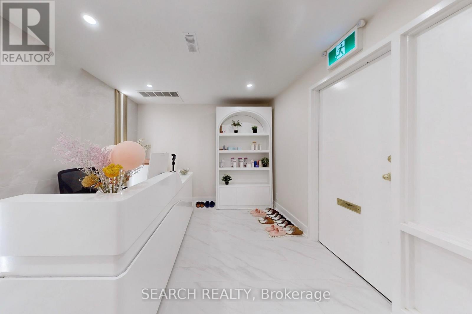 42 Village Centre, Mississauga, Ontario L4Z 1V9 - Photo 5 - W12588440