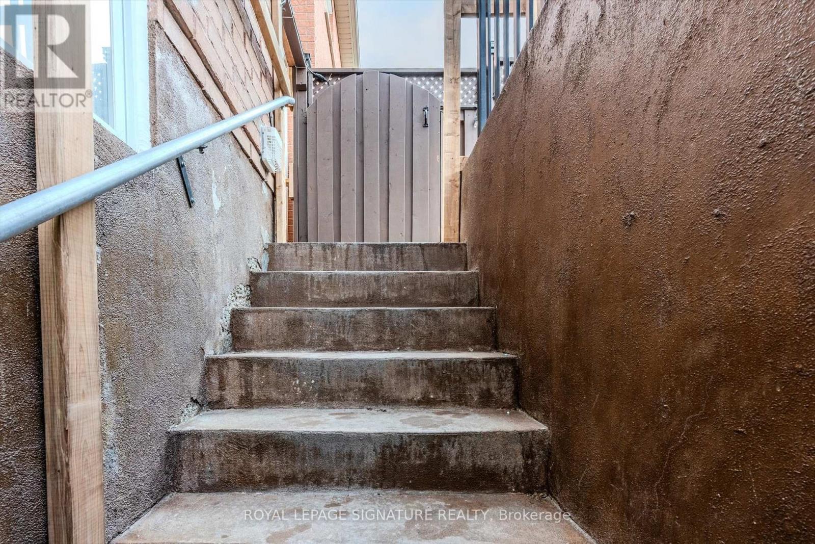 807 Father D'souza Drive, Mississauga, Ontario  L5V 2X5 - Photo 5 - W12711034