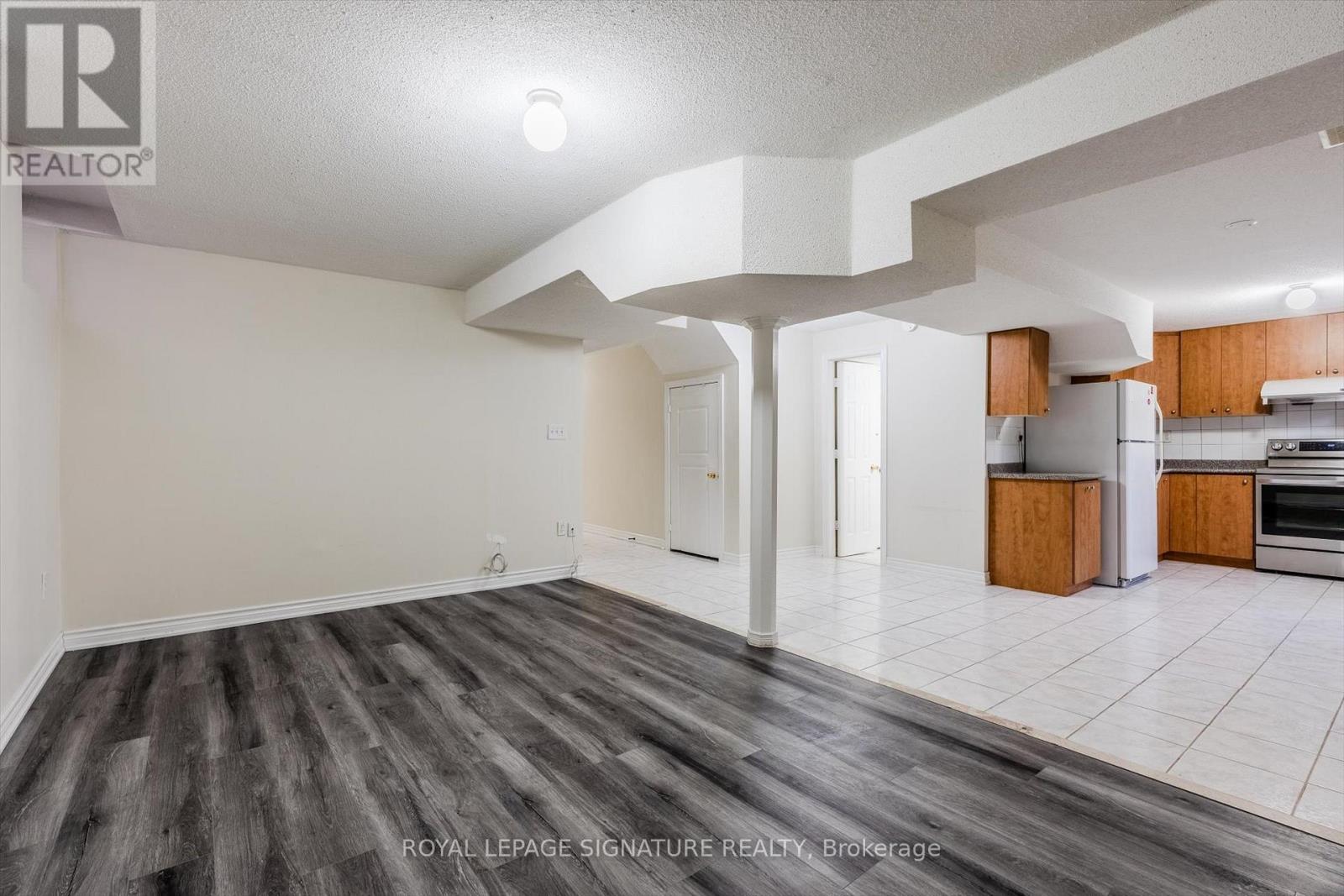 807 Father D'souza Drive, Mississauga, Ontario  L5V 2X5 - Photo 7 - W12711034